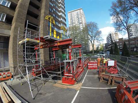 JB Rawcliffe used telescopic hydraulic gantries with strand jacks on top to remove and install an el