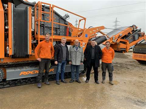 From left to right: The equipment handover with operator Markus Leitold, Norbert Feichtinger (Rockster Sales Manager), CEO Martin Hopf, Reinhard Martinelli (Rockster Sales Austria) and operator Andreas Puster