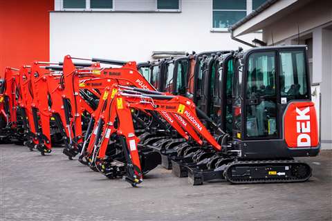 DEK_Handover_pic2_red