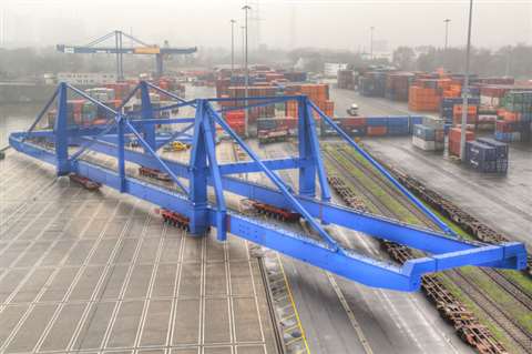 Goldhofer PST heavy-duty modules were used to rotate and reposition Duisburg Harbour’s 630 tonne por