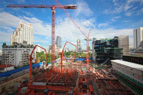 Early stage of the project with the 18 tonne 21LC290 (left) and the 24 tonne LCL310. The MahaNakhon 