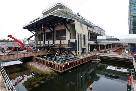Due to space restrictions, a Unic URW-706 mini spider crane from GGR Group was used to lift the unit