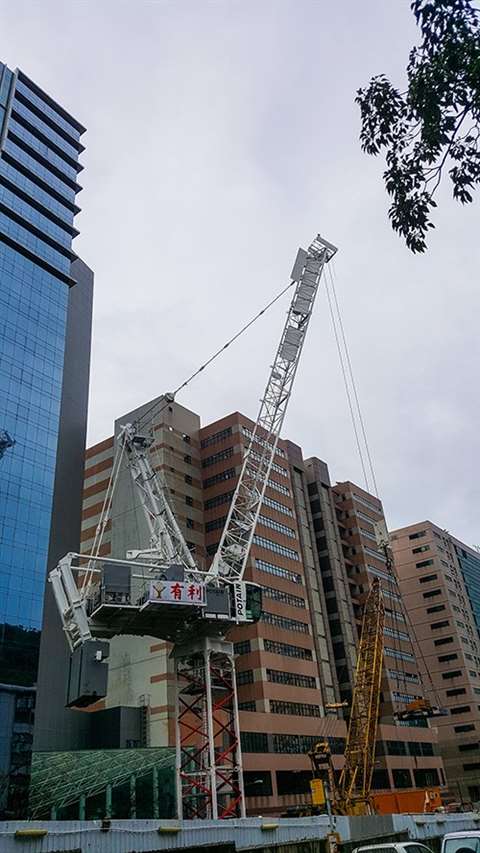 Potain MR 618 in Hong Kong