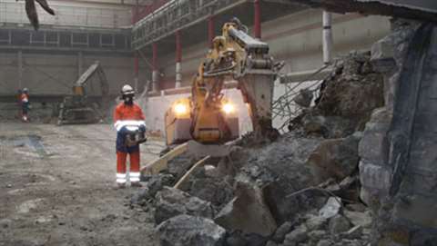 The versatile Brokk 250 could operate close to the iron columns