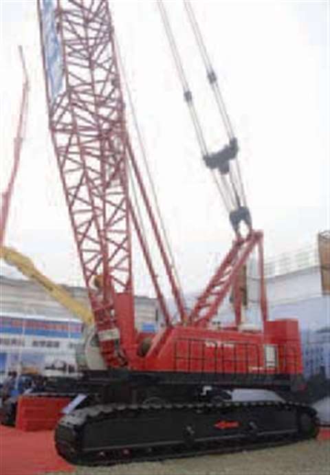 Fushun Engineering Machinery Manufacturing Company's new QUY110 crawler and Lv Lian San, sales manag