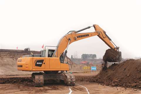 Liebherr crawler excavator r 922 china 1 300dpi new bg