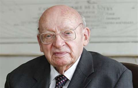 Carl Kaeser, CEO of Kaeser Kompressoren died on 8 July 2009, shortly after his 95th birthday.