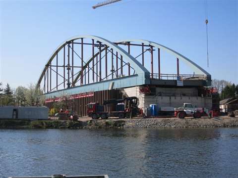 The bridge weighed 700 tonnes and was 100 metres long, 15 m wide and 18 m
