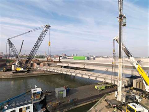 Aertssen Kranen and Roll-iT worked together on the replacement of the Noorderlaan bridge in Antwerp
