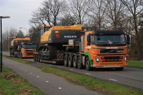The machines were transported on 5-axle Volvo FM 480 with a Nooteboom 4-axle low loader