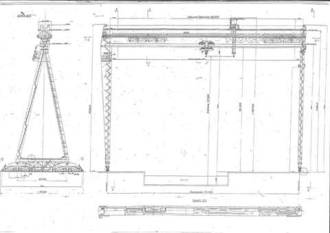 This model Goliath crane is fifty storeys high and weighs 7,000 tonnes. The circle in the bottom rig