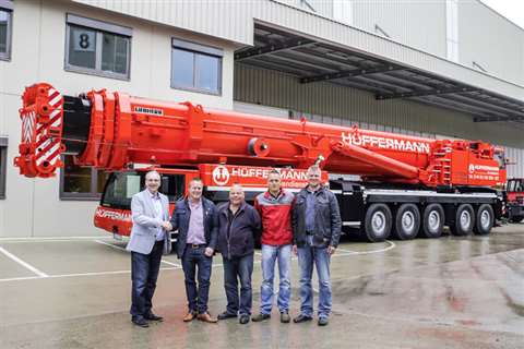 From left to right: Christoph Neumann (Liebherr-Werk Ehingen), Daniel Janssen, David Schypkowski, An