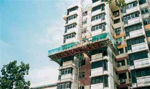 Scaninter mast climbers rented by Singapore rental company Scan Platform Systems being used to faste