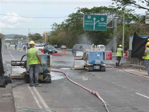 Aqua Cutters at work on bridge projects in Costa Rica