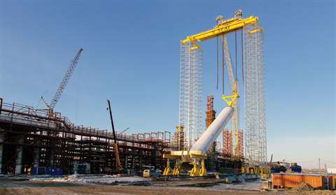 Enerpac uses a hydraulic gantry to assist in the tailing of the lifting of two hydrocracker vessels 