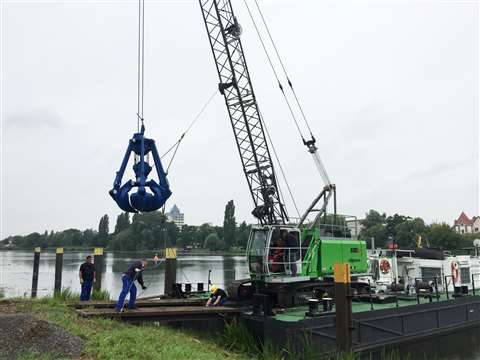 A Sennebogen duty cycle crane is proving lifting capacity at Eberswalde WSA
