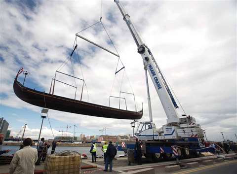 Meade's Grove GMK5130 lifts the Sea Stallion from the water at Hanover Quay