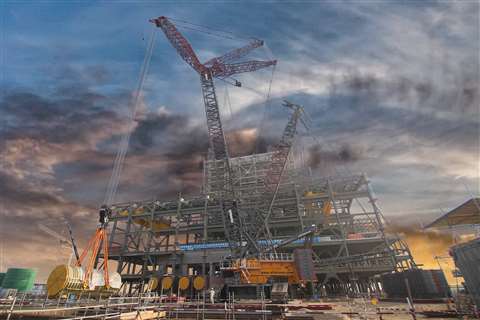 Al Faris lifting the 404 tonne generator with the LR 11000