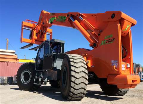The up-rated Xtreme XT7038 has a lift capacity of 70,000 lbs (31.7 tonnes)