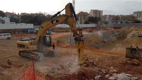 Restradas using the Epiroc HB 3100 hydraulic breaker in action in Portugal