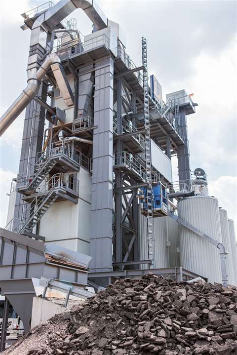 A Geda 500 ZP P transport platform at Johann Bunte asphalt mixing plant.