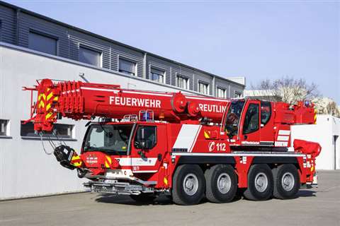 The Reutlingen fire brigade took delivery of a LTM 1070-4.2 fire brigade crane from Liebherr with va