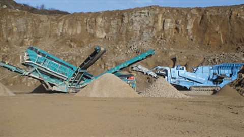 The new Powerscreen Chieftain 2100X (shown in the background) has an increased screen area of 14 % o