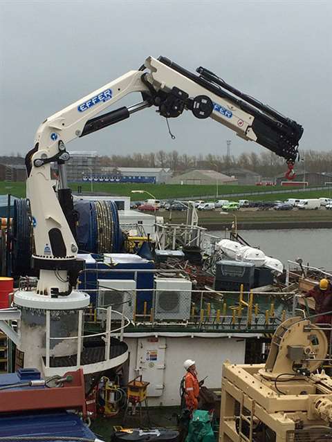The 275M marine crane is part of the Effer foldable knuckle boom crane range