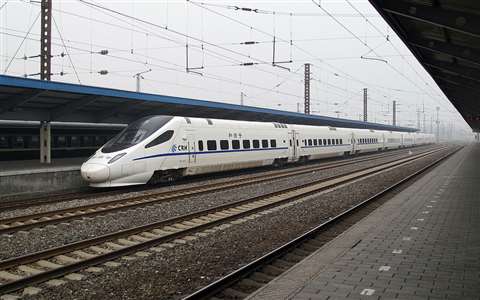 1024px-China_Railways_CRH5_at_Qinhuangdao_Railway_Station_20090810