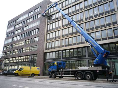 A Height performance-Steiger T 540 in action at the newly constructed tax office in Hamburg, Germany