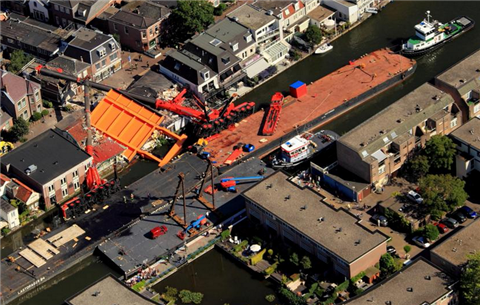 Alphen aan den rijn crane bridge police helicopter