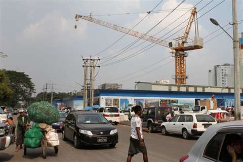 The Liebherr 180 HC-L is the first Liebherr luffing jib to be used in Myanmar
