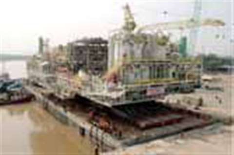 The rear trailer group consisted of 4 x 12 axle lines, including two six line self-propelled modules