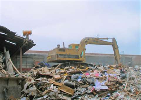 A DustBoss DB-30 mounted 20 feet above ground is suppressing dust at the Cooper Tank Transfer waste 
