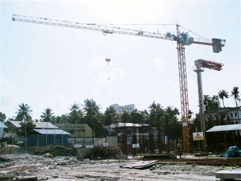 The Potain MCi 85 A tower crane at work on the Travancore Opus Highway project in Kochi, India
