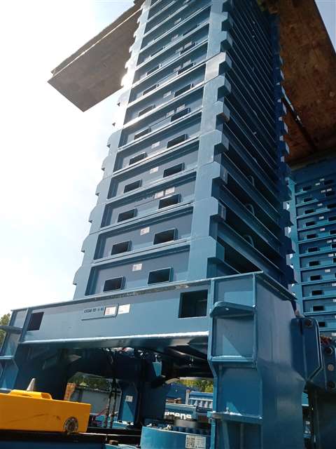 The Sarens CS350 climbing jack heavy lifting system