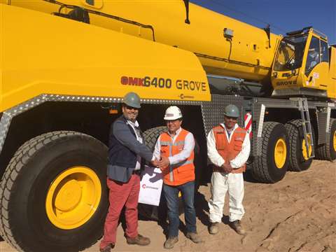 L to r: Eugenio Frings, regional business manager at Manitowoc in Chile, delivers a new Grove GMK640