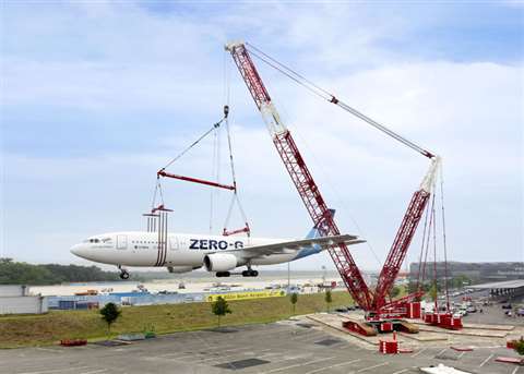 Sophisticated hanging gear: the combination of cross beams and spreaders was able to adjust its angl