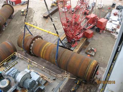 The Manitowoc 16000 and MOD 250/300 beam combine to lift a 280 tonne clinker kiln section