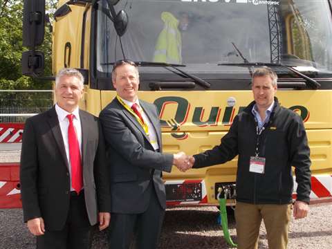 Manitowoc representatives and Oliver Arnold, owner of Quinto Crane and Plant Hire, finalised the pur