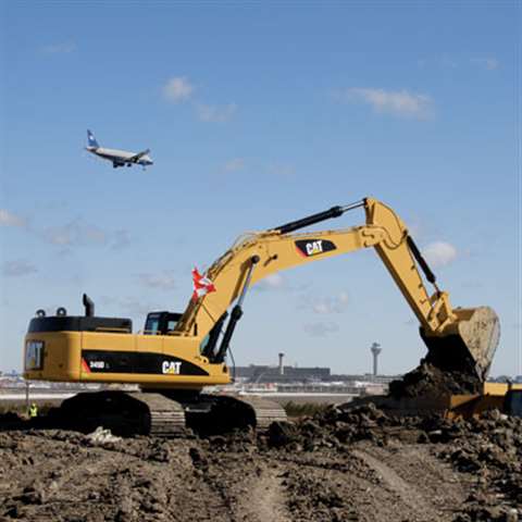 The engine power on Caterpillar’s 283 kW 345D L has been increased by +10%, but uses about the same 