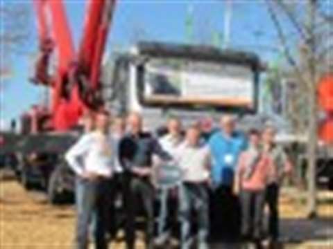 Martin Vögtli, WS-Skyworker AG general manager (second from left), takes ownership of the Ruthmann S