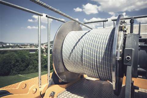 A grey winch drum of white-ish synthetic fibre Teufelberger hoist rope on a Liebherr tower crane