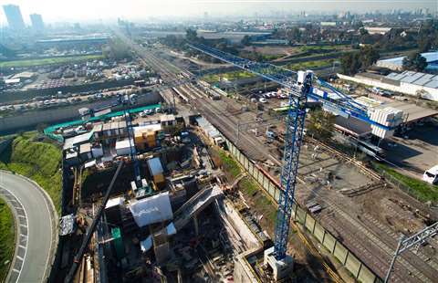 Two Linden Comansa cranes – models 11LC132 and 5LC5010 – are working on a station project for contra