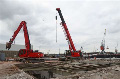 A Sennebogen 830 E-Series and a Sennebogen 683 telescopic crane with crawler track are used to help 