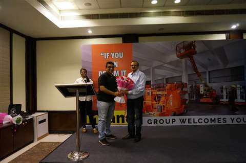 Mr. rakesh modi(left) felicitating mr. pradeep agarwal(right) in a ceremony