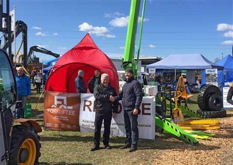 Jim Craddock, international sales manager, Niftylift (left), and Simo Teesalu director of Forklift O