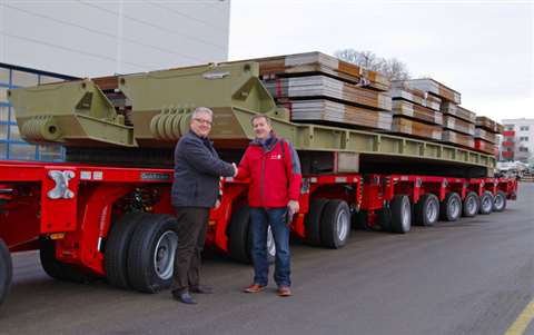 From left to right: Horst Haefele (Goldhofer sales director of heavy duty modules) and David Purslow