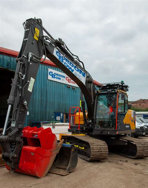Gordon Bow eexcavator were equipped with Miller Scoop buckets and PowerLatch couplers