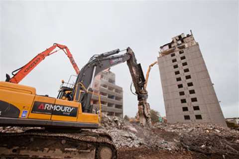 A 60 m Hitachi high reach starts the demolition process on the tower blocks